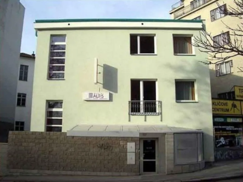 Altis Hostelの連絡先